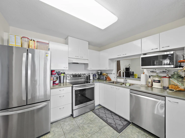 302-4425 Halifax Street, Burnaby, BC, V5C 6P2 - 9