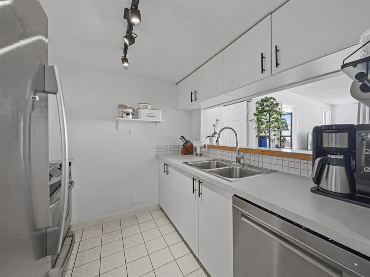 603-10523 University, Surrey, BC, V3T 5T8 - 4