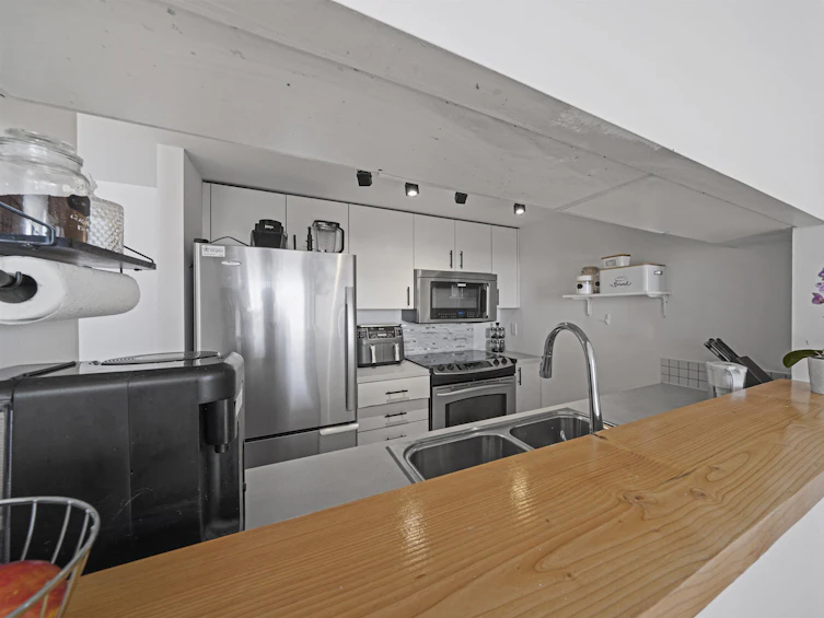 603-10523 University, Surrey, BC, V3T 5T8 - 6