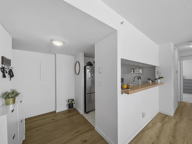603-10523 University, Surrey, BC, V3T 5T8 - 8