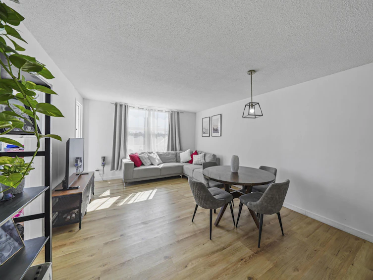 603-10523 University, Surrey, BC, V3T 5T8 - 10