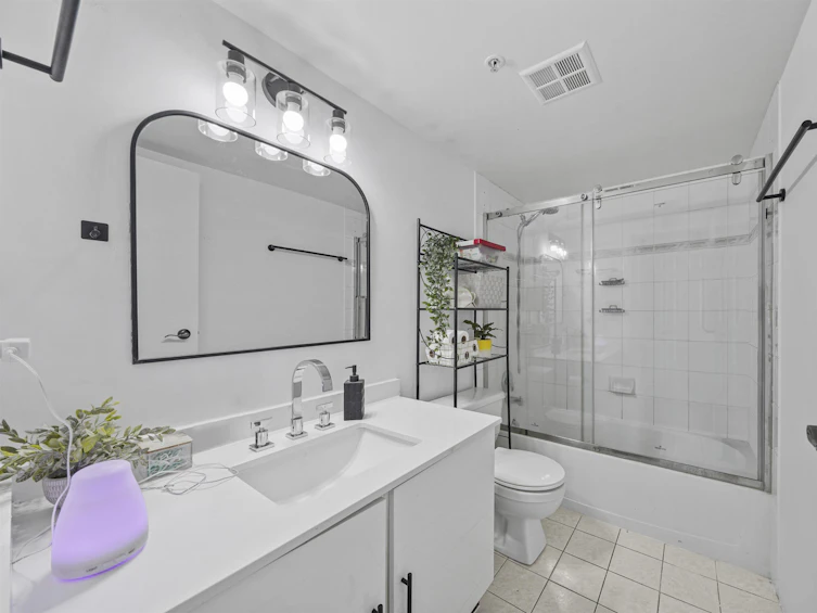 603-10523 University, Surrey, BC, V3T 5T8 - 17