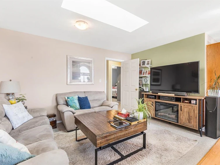32927 Bracken Avenue, Mission, BC, V2V 2S4 - 2