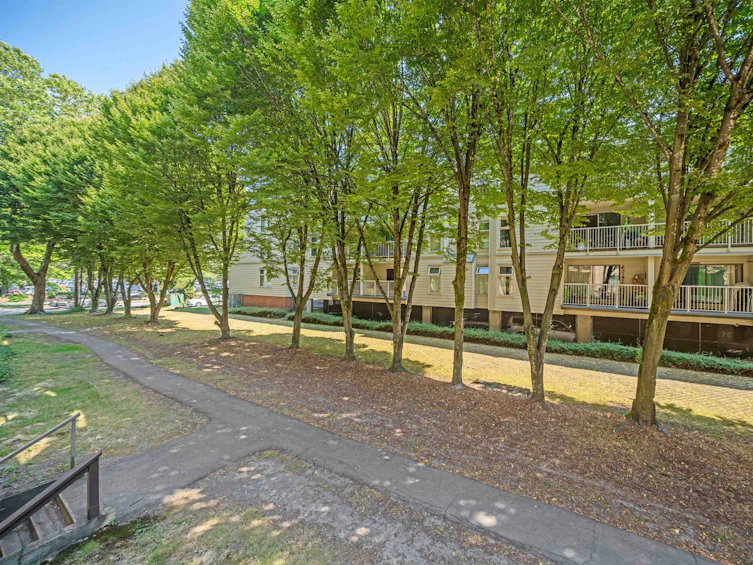 131-8460 Lansdowne Road, Richmond, BC, V6X 3G8 - 8