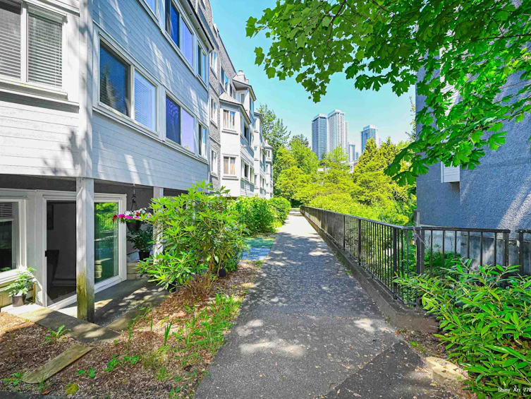 104-9890 Manchester Drive, Burnaby, BC, V3N 4R4 - 2