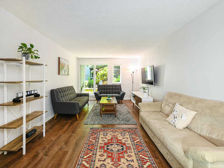104-9890 Manchester Drive, Burnaby, BC, V3N 4R4 - 3