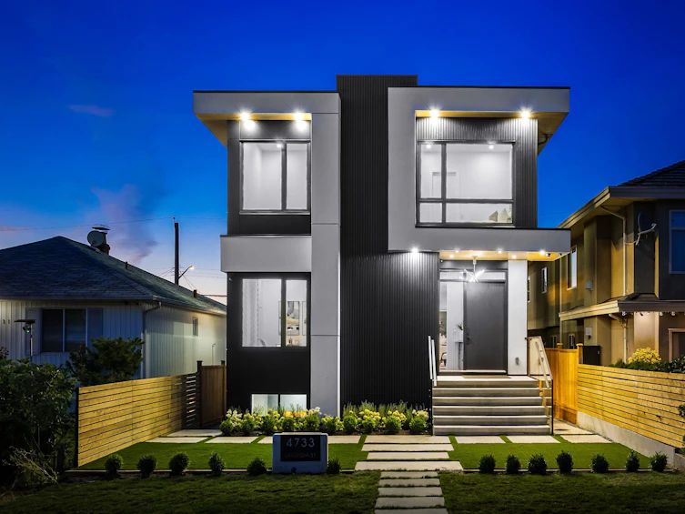 4733 Georgia Street, Burnaby, BC, V5C 2V7