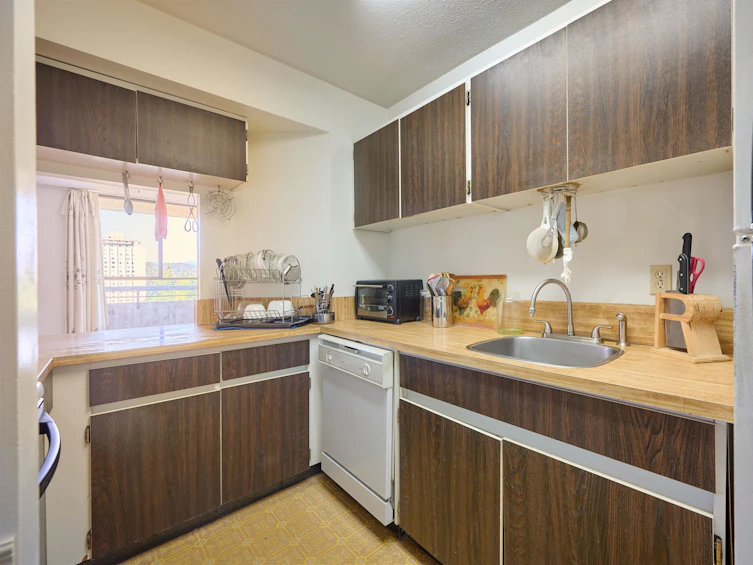 1601-3755 Bartlett Court, Burnaby, BC, V3J 7G7 - 3