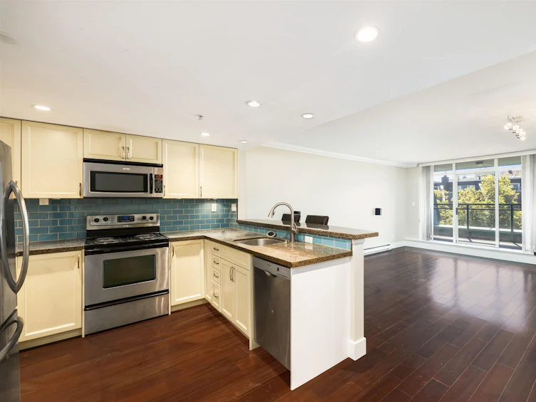 404-2665 W Broadway, Vancouver, BC, V6K 2G2