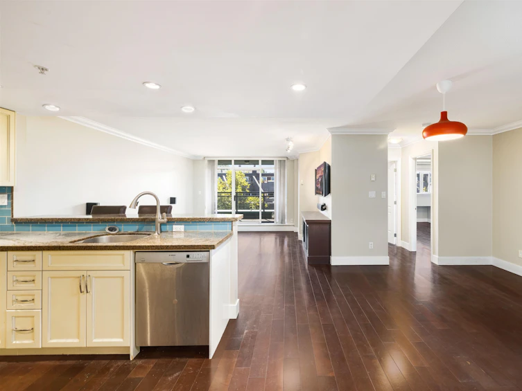 404-2665 W Broadway, Vancouver, BC, V6K 2G2 - 2
