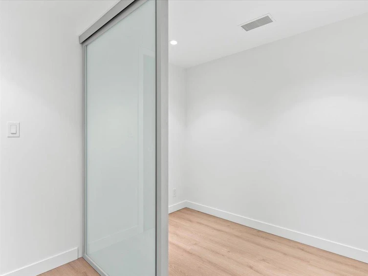 2104-1500 Fern Street, North Vancouver, BC, V7J 1H6 - 23