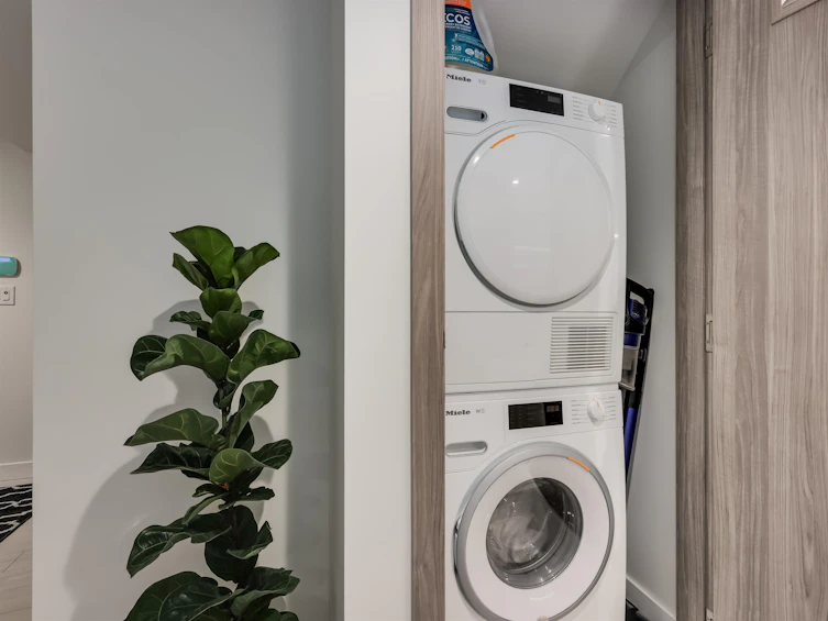 1785 Columbia Street, Vancouver, BC, V5Y 0N3 - 9