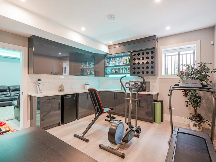 8230 Lakefield Drive, Burnaby, BC, V5E 4G7 - 40