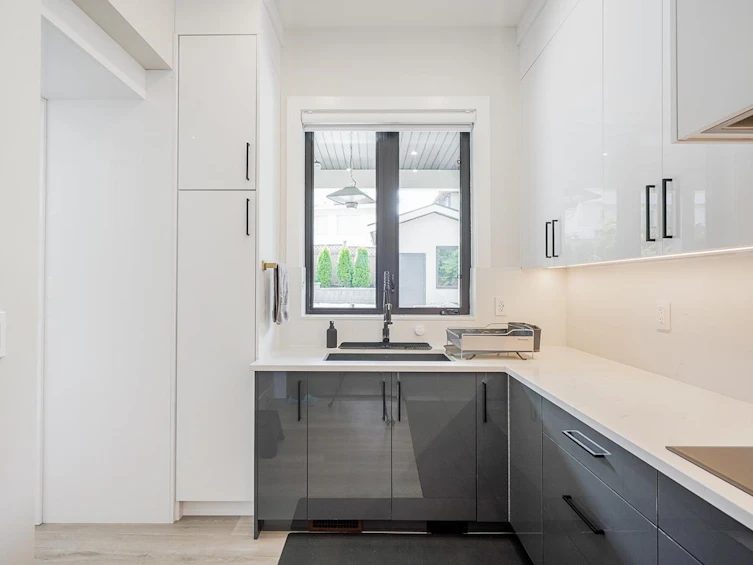 8230 Lakefield Drive, Burnaby, BC, V5E 4G7 - 13
