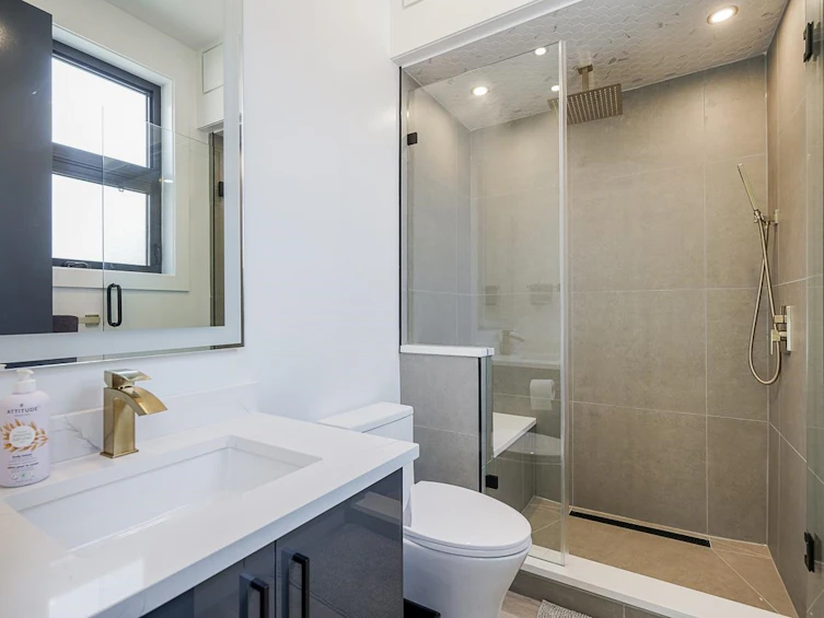 8230 Lakefield Drive, Burnaby, BC, V5E 4G7 - 16
