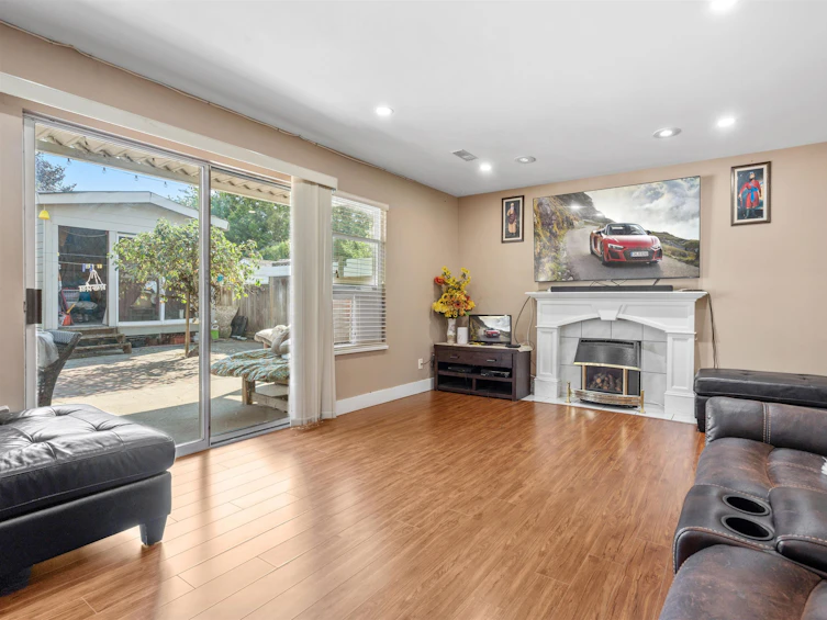 32286 Clinton Avenue, Abbotsford, BC, V2T 5B6 - 5