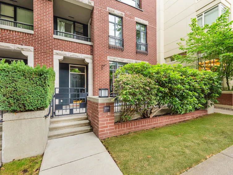 2255 W 12th Avenue, Vancouver, BC, V6K 4T5 - 3
