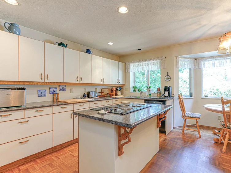 4837 8a Avenue, Delta, BC, V4M 1S8 - 8