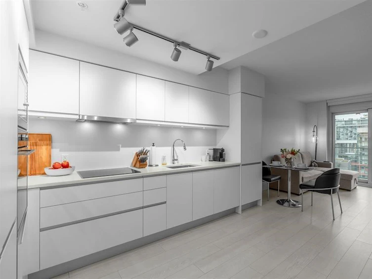 905-180 East 2nd Avenue, Vancouver, BC, V5T 0K4 - 2