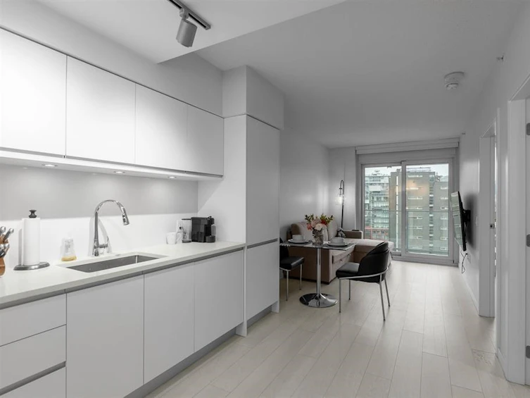 905-180 East 2nd Avenue, Vancouver, BC, V5T 0K4 - 3