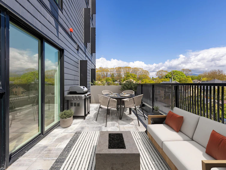 402-2235 E Broadway, Vancouver, BC, V5N 0J5 - 2