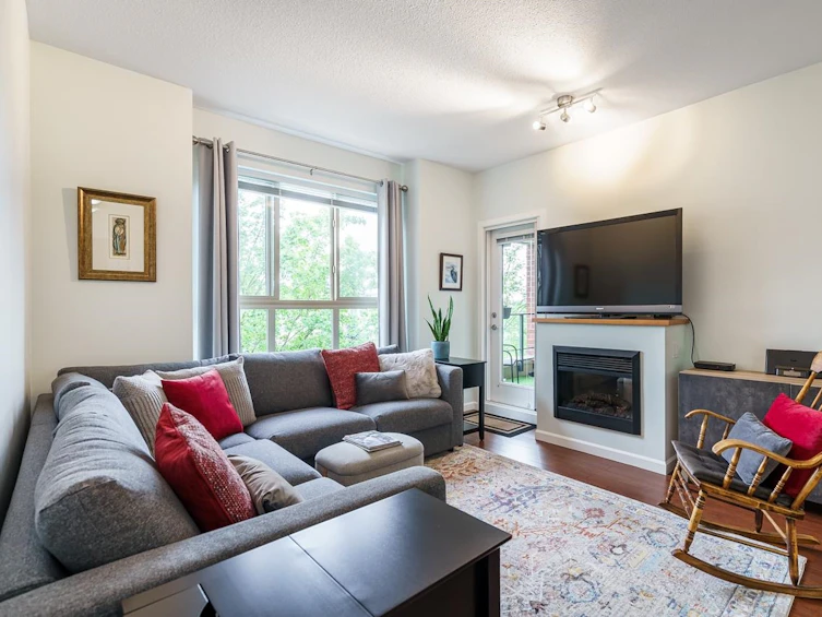 208-285 Ross Drive, New Westminster, BC, V3L 0B9 - 2