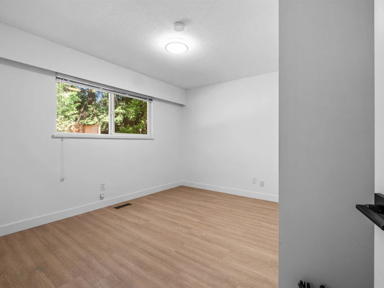 3862 Lonsdale Avenue, North Vancouver, BC, V7N 3K6 - 30