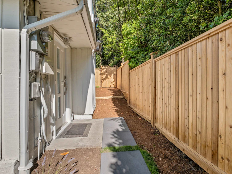 3862 Lonsdale Avenue, North Vancouver, BC, V7N 3K6 - 35