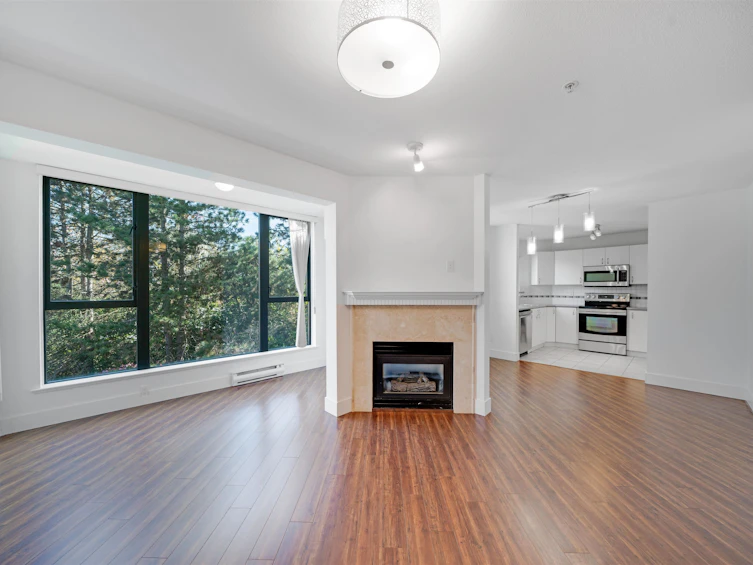 302-175 E 10th Street, North Vancouver, BC, V7L 4W1 - 2