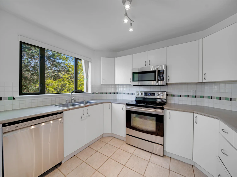 302-175 E 10th Street, North Vancouver, BC, V7L 4W1 - 8