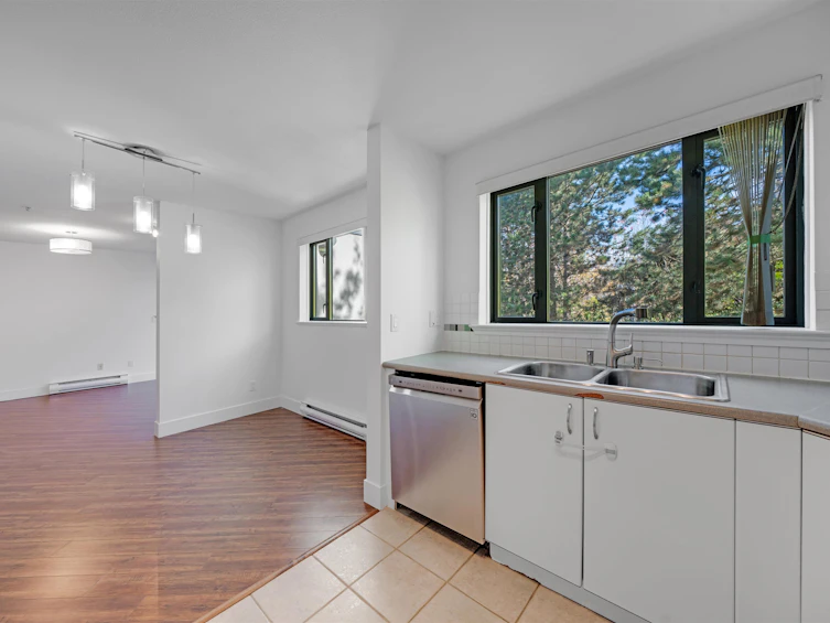 302-175 E 10th Street, North Vancouver, BC, V7L 4W1 - 9