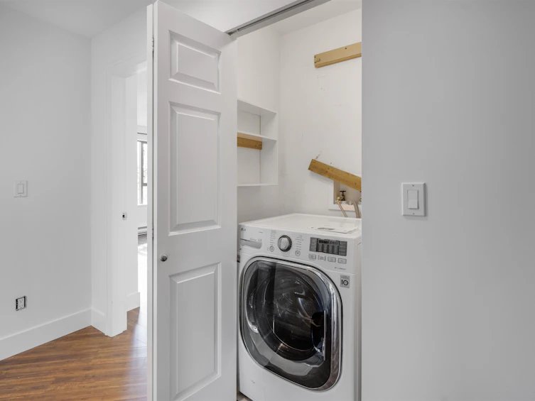 302-175 E 10th Street, North Vancouver, BC, V7L 4W1 - 10