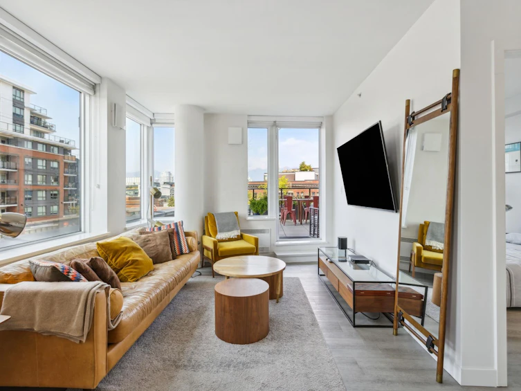 302-209 E 7th Avenue, Vancouver, BC, V5T 0H3 - 2