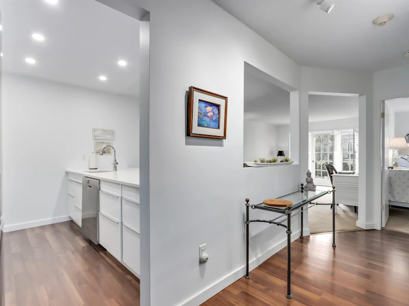 206 - 120 W 17th Street, North Vancouver BC V7M 1V4