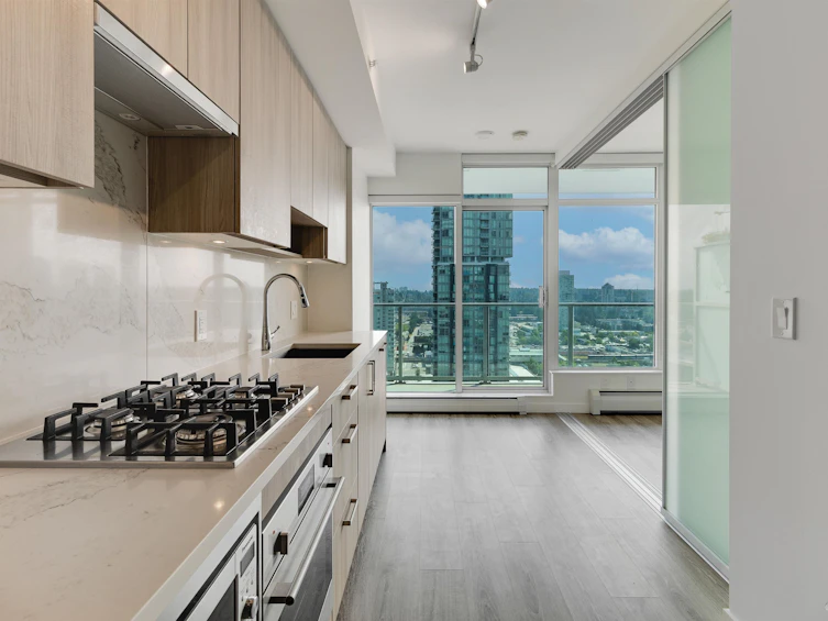 2006-13350 Central Avenue, Surrey, BC, V3T 0S1 - 3