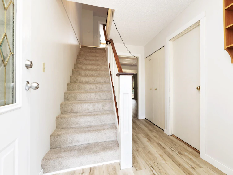 20356 Walnut Crescent, Maple Ridge, BC, V2X 9M8 - 2