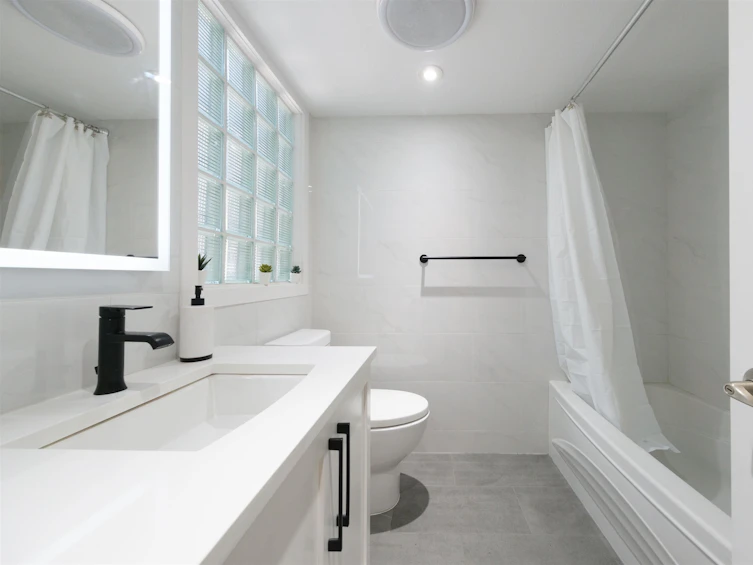 208-1345 West 4th Avenue, Vancouver, BC, V6H 3Y8 - 3