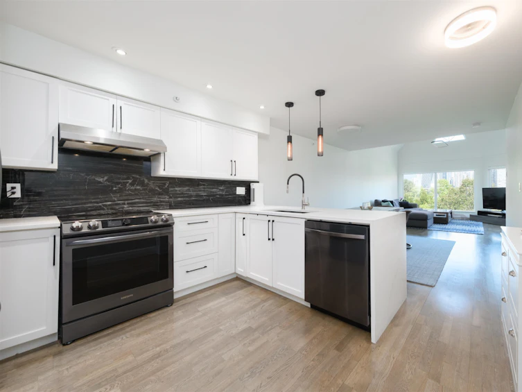 208-1345 West 4th Avenue, Vancouver, BC, V6H 3Y8 - 11