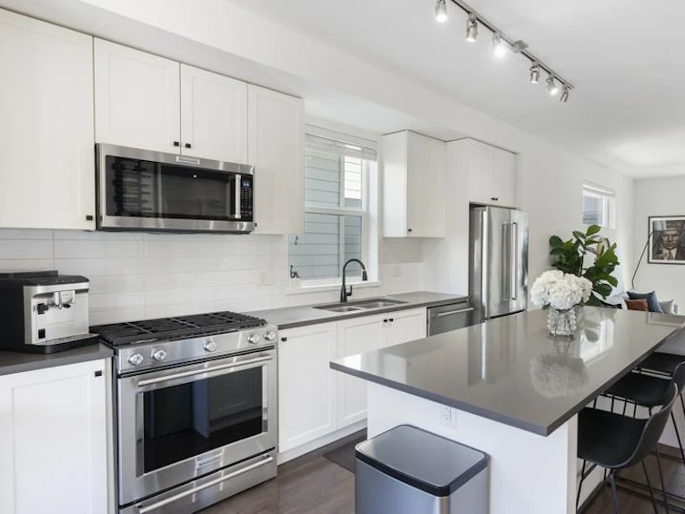 75-16678 25, Surrey, BC, V3Z 0Z2 - 10