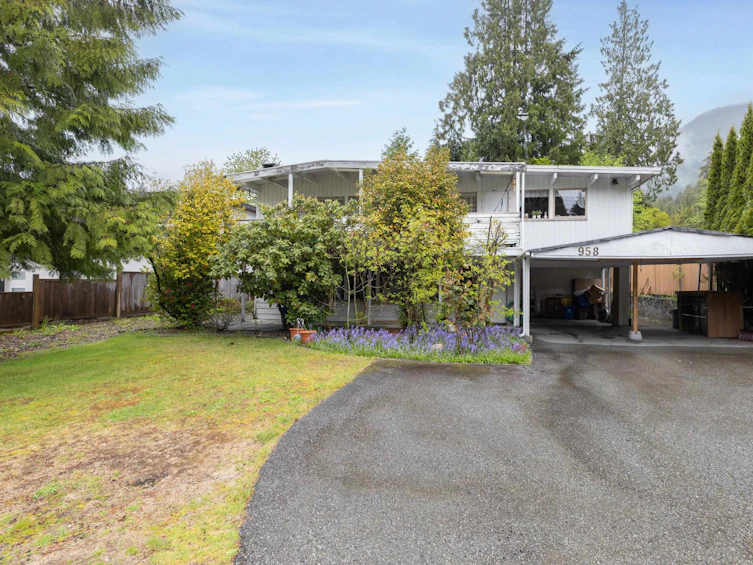 958 Montroyal Boulevard, North Vancouver, BC, V7R 2H1 - 4