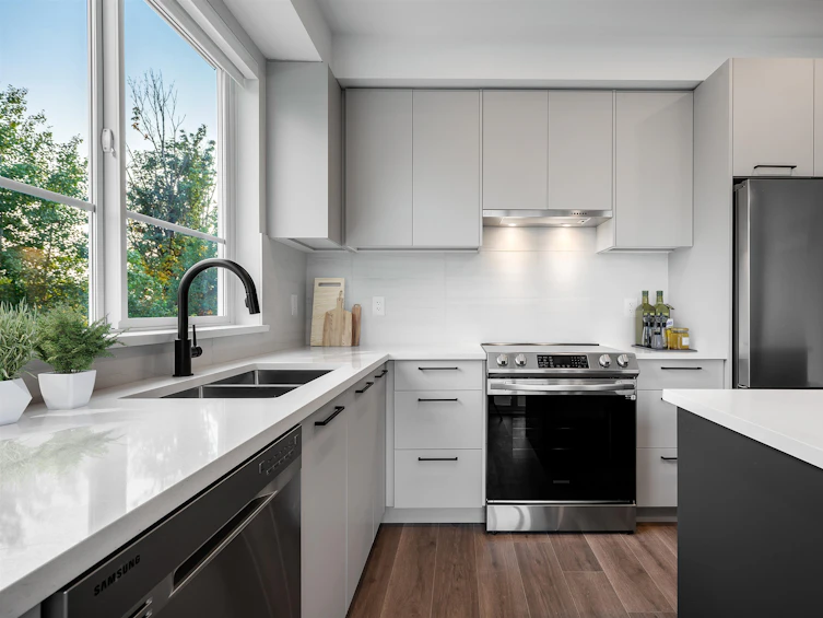 321-8117 200a, Langley, BC, V2Y 1Y4 - 2