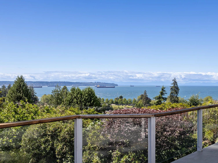 1028 Clyde Avenue, West Vancouver, BC, V7T 1E4