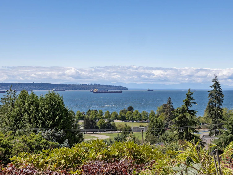 1028 Clyde Avenue, West Vancouver, BC, V7T 1E4 - 2