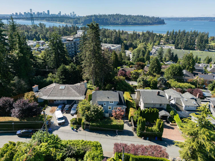 1028 Clyde Avenue, West Vancouver, BC, V7T 1E4 - 4