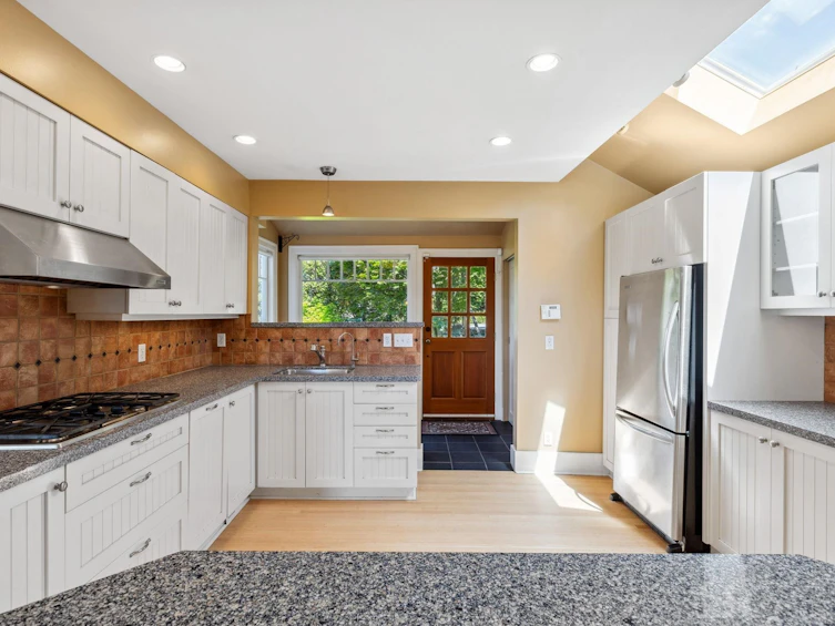 1028 Clyde Avenue, West Vancouver, BC, V7T 1E4 - 6