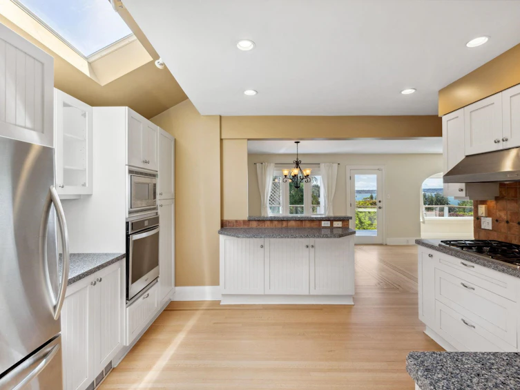 1028 Clyde Avenue, West Vancouver, BC, V7T 1E4 - 9