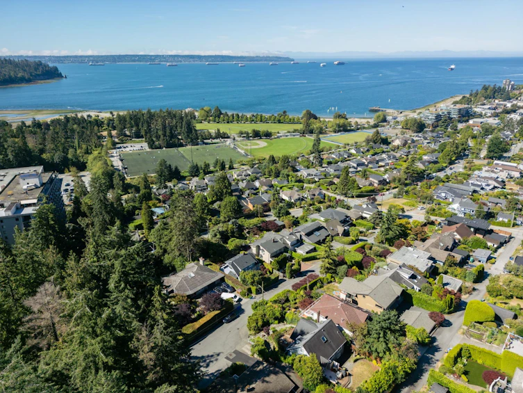 1028 Clyde Avenue, West Vancouver, BC, V7T 1E4 - 36