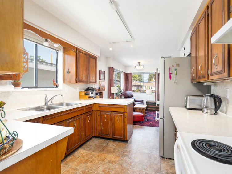 1895 East 36th Avenue, Vancouver, BC, V5P 1C7 - 9