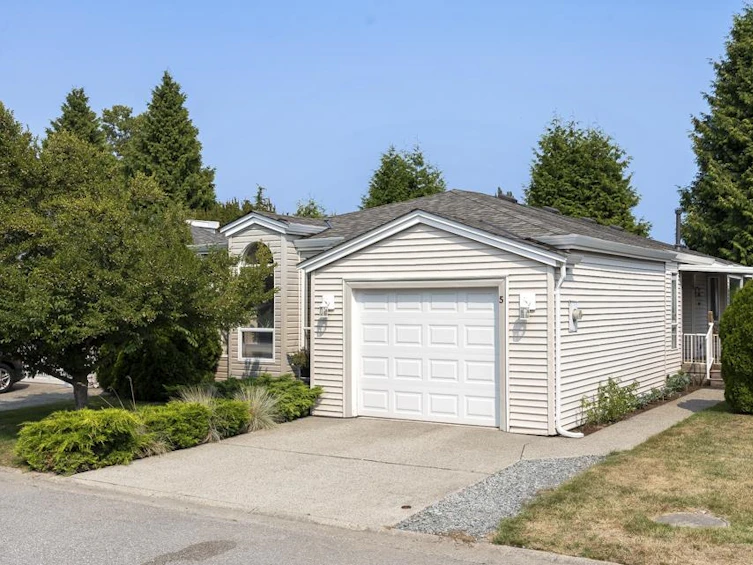 5-2345 Cranley, Surrey, BC, V4A 9G5 - 2