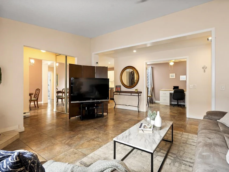 5-2345 Cranley, Surrey, BC, V4A 9G5 - 5